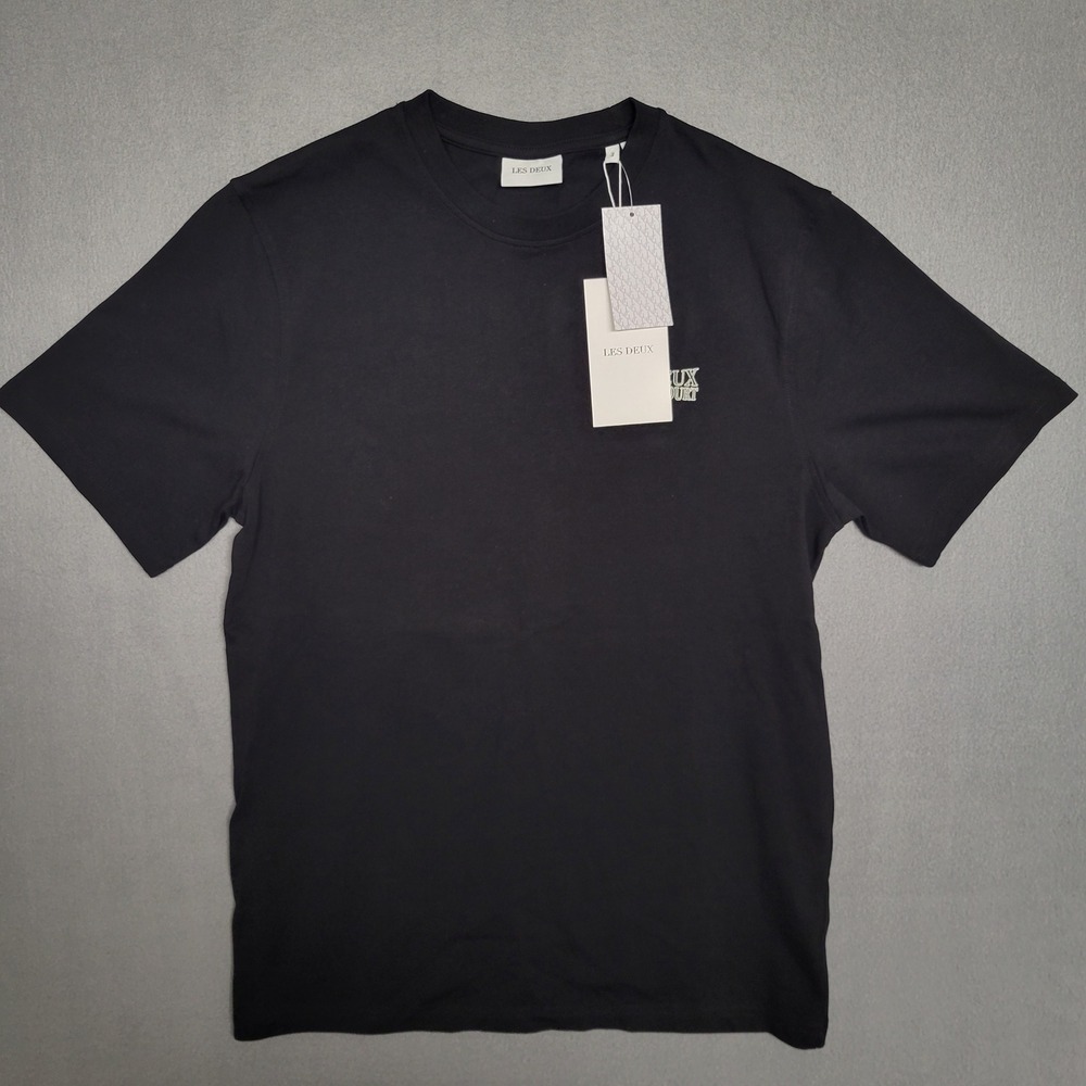 Les Deux Atlas T-Shirt Mens Small Black Legacy Court Graphic Crew Neck NWT